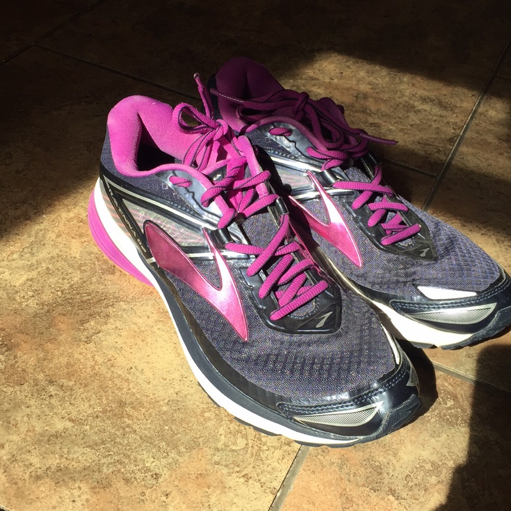 Brooks women’s Ravenna 8 purple pink navy blue